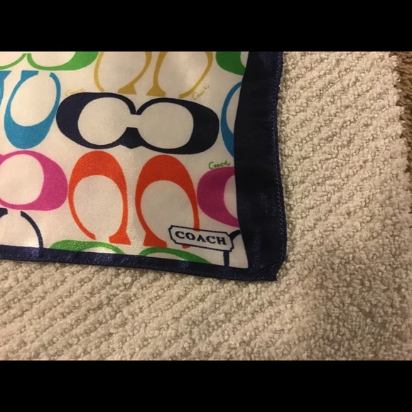 NWOT 100 💯 percent Authentic Coach New Silk Scarf - Picture 2 of 5